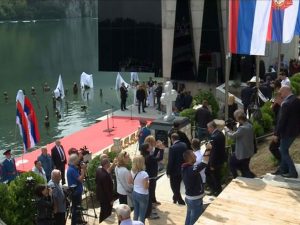 20553FE9-AAF1-4B17-99E3-7A84850BD44A