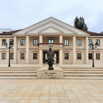 Spomenik Ivi Andriću u Andrićgradu