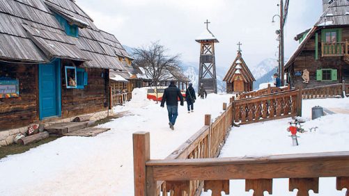 Drvengrad,u-Mokroj-Gori-zimi,-foto-S.Jovicic