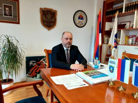 7E3A78E2-4A09-4A00-B59F-BD8CF74348EB