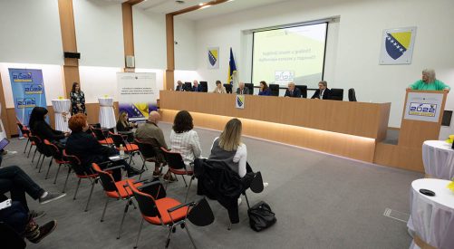 CIK BiH: Odziv birača na općim izborima u BiH do 11 sati 14 posto i veći nego prije četiri godine