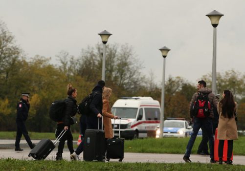 mladi-odlazak-migracija-ilustracija-01-foto-s-pasalic-scaled-872x610